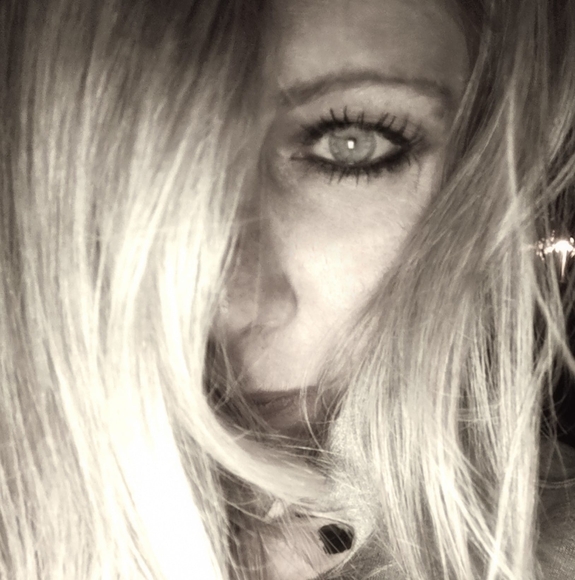 Meet your Posher, Lynnett - Picture 1 of 1